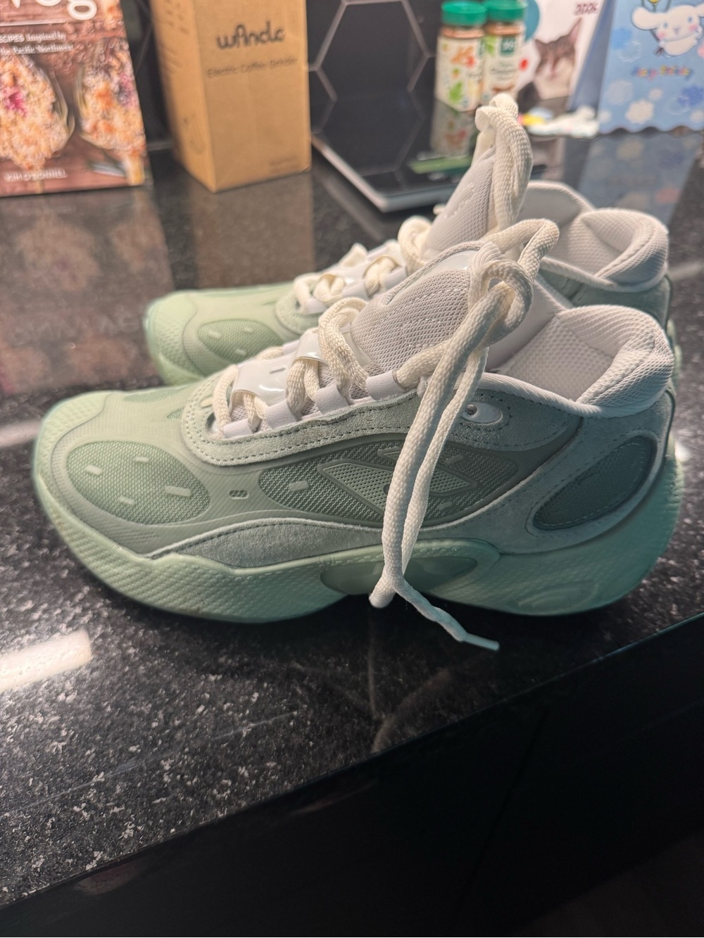 Women’s New Balance Mint Green Basketball Sneakers 🏀💚 Size 8